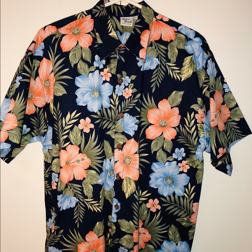 NWOT-Black Hawaiian Button Front Shirt.